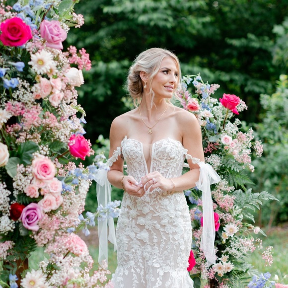 Luxury, designer wedding gown for sale! - Picture 15 of 16